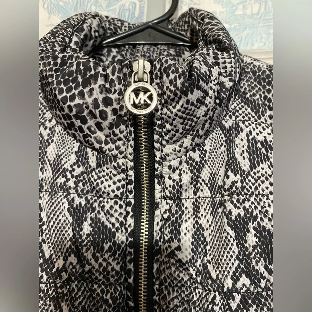 MICHAEL by MICHAEL KORS Black And White Snake Print Quilted Puffer Vest - Picture 3 of 9